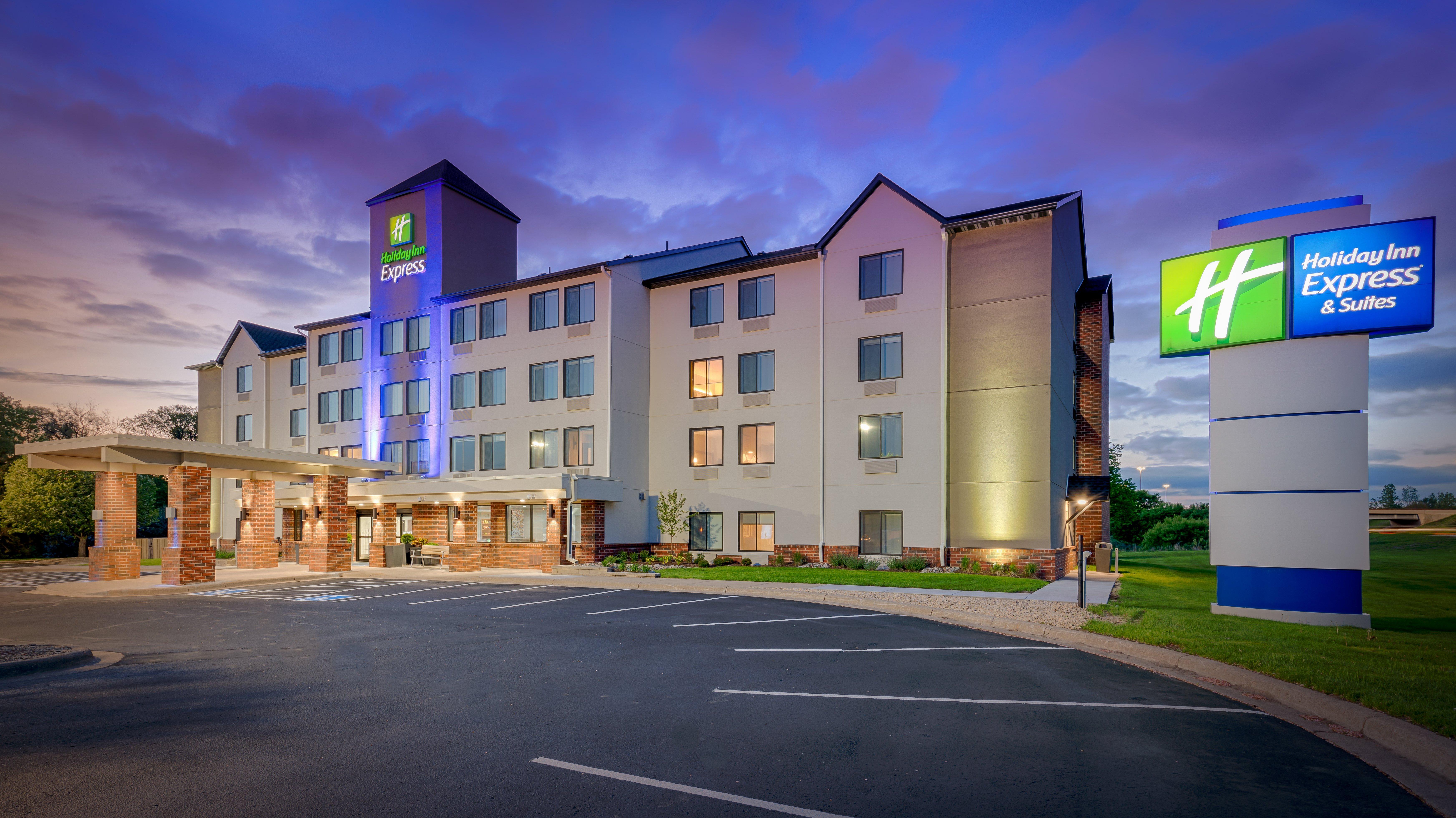 Holiday Inn Express Hotel & Suites Coon Rapids - Blaine Area By Ihg Exterior photo