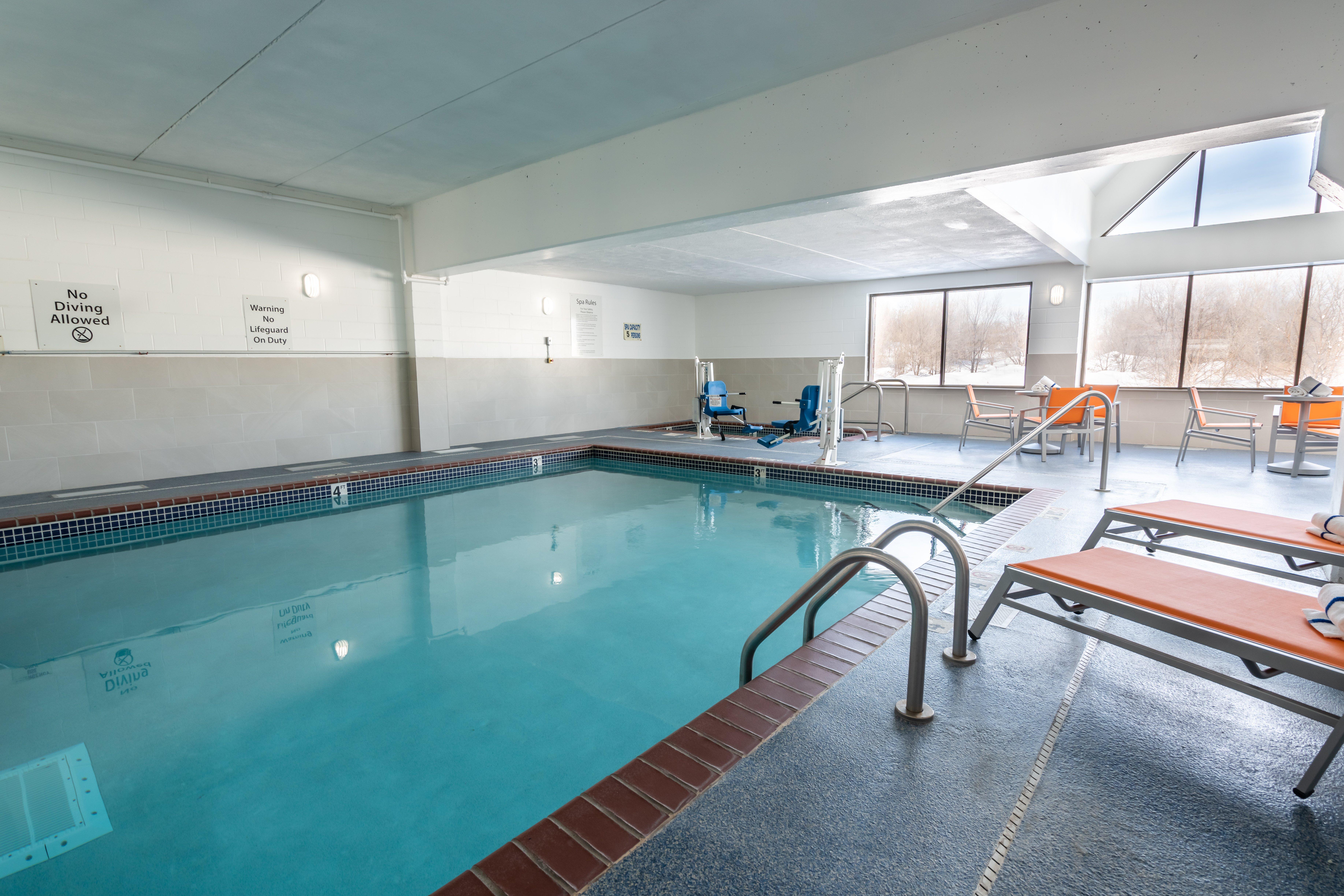 Holiday Inn Express Hotel & Suites Coon Rapids - Blaine Area By Ihg Exterior photo